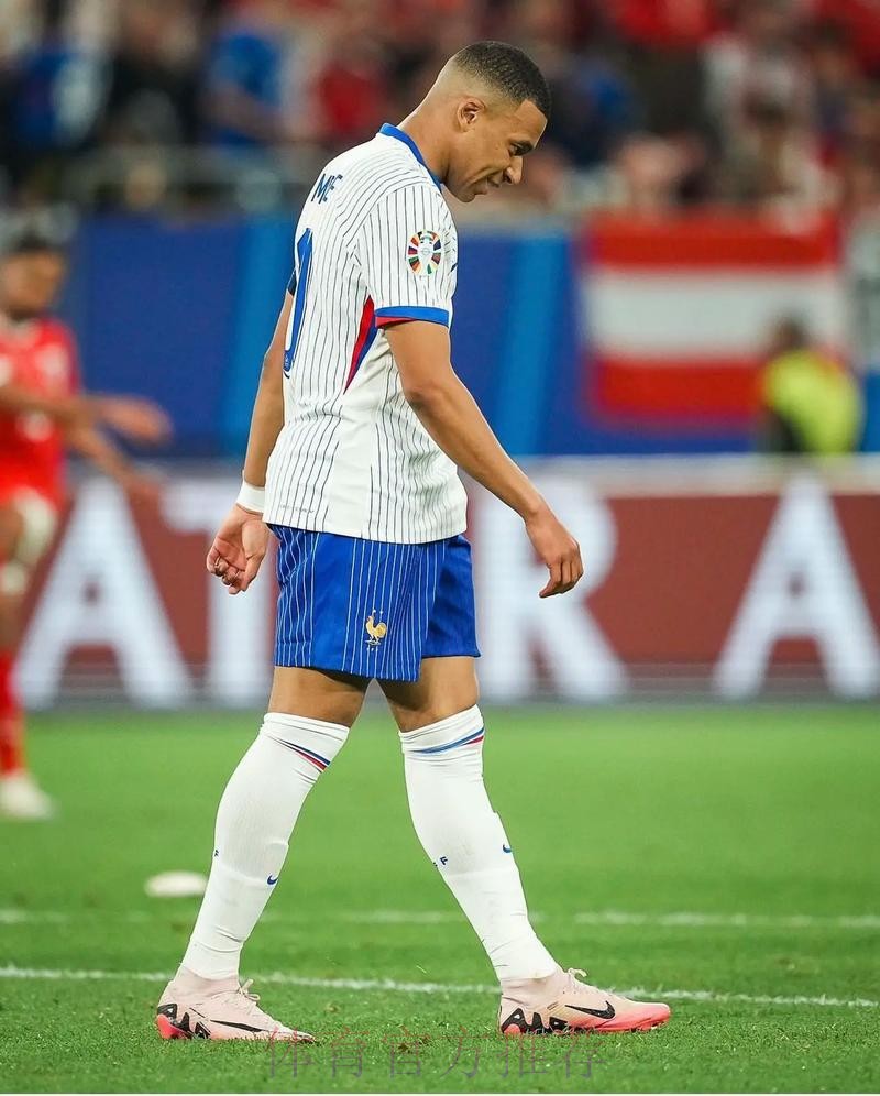 队报：姆巴佩包机花10万欧　排放25吨二氧化碳